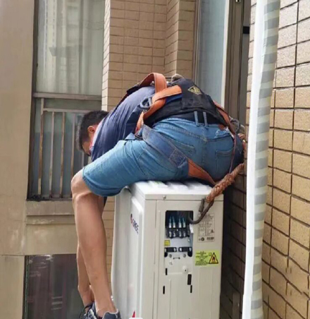 宏伟空调移机